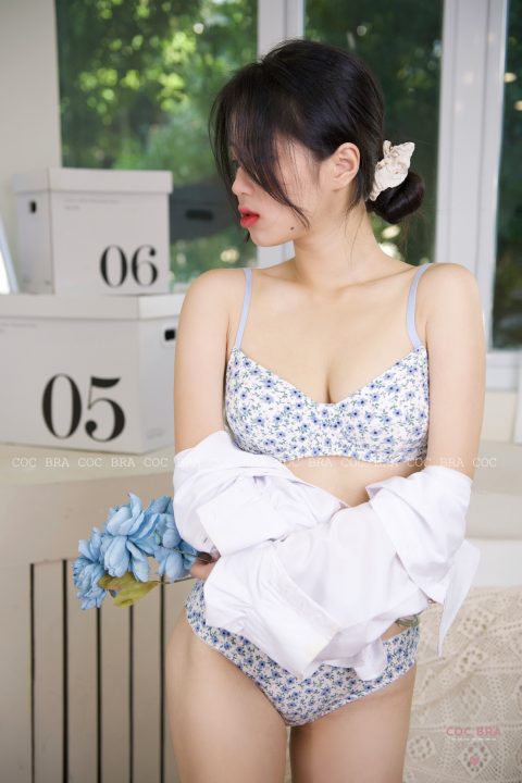 Dreamy trắng hoa nhí xanh tím thun gân